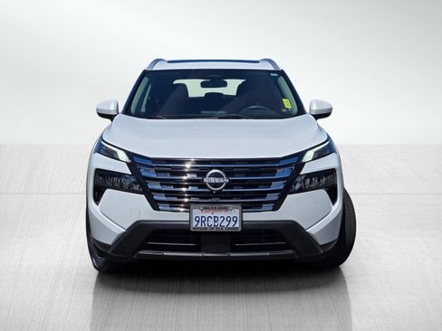 Used 2024 Nissan Rogue SV w/ SV Premium Package FWD image 2