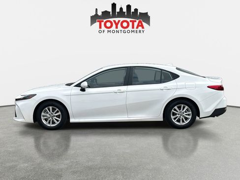 Used 2025 Toyota Camry LE w/ Convenience Package image 6