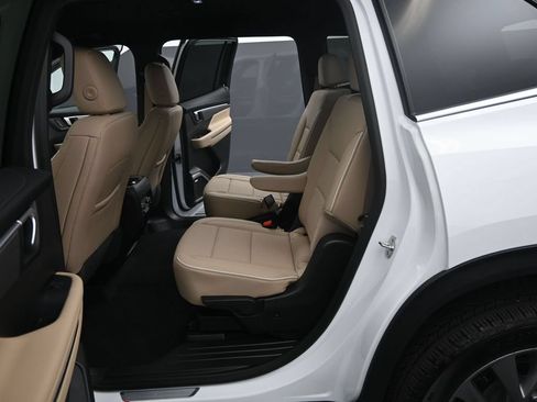 Used 2026 Buick Enclave Preferred w/ Power Package FWD image 31
