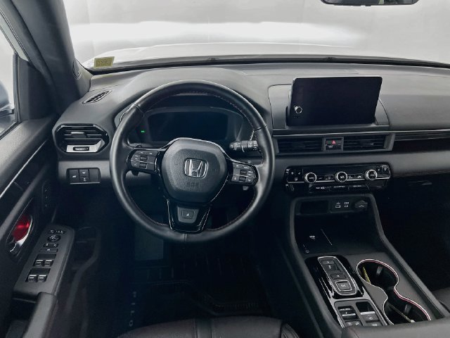 Used 2025 Honda Pilot Black Edition image 25