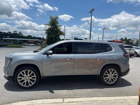 Used 2025 GMC Acadia Denali w/ Super Cruise Package FWD image 4