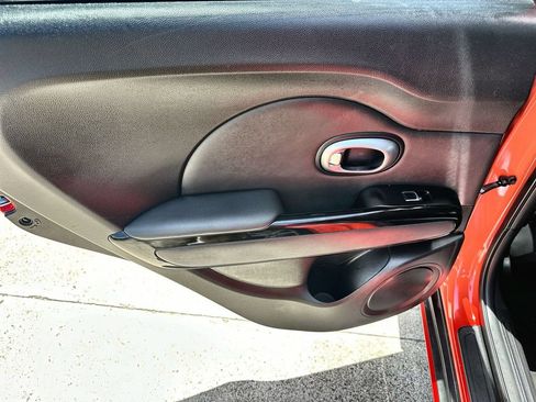 Used 2018 Kia Soul ! FWD image 8