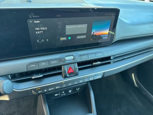 Used 2025 Kia K4 LXS image 11