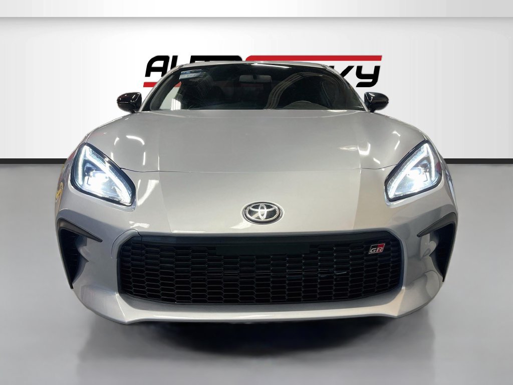 Used 2022 Toyota GR86 Premium w/ ALL Weather Mat Package (TMS) RWD image 2