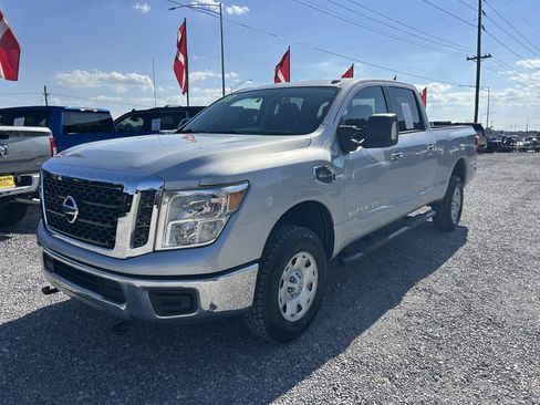 Used 2018 Nissan Titan SV RWD image 17