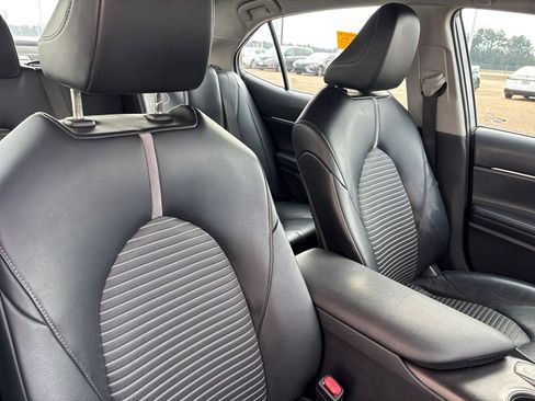 Used 2022 Toyota Camry SE image 16