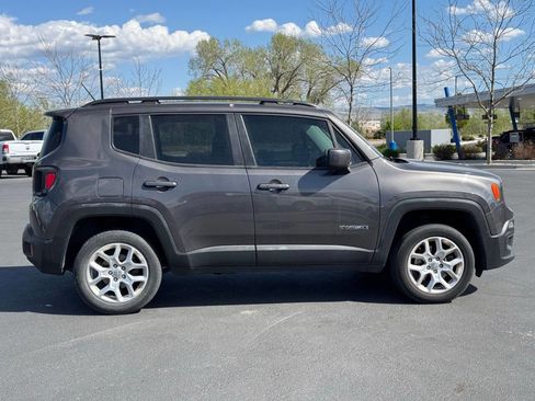 Used 2017 Jeep Renegade Latitude AWD/4WD image 8