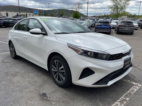 Certified 2023 Kia Forte LXS FWD image 6