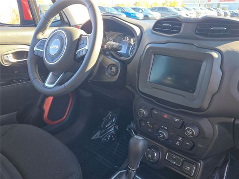 Certified 2020 Jeep Renegade Latitude image 8