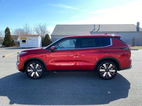 New 2025 Mitsubishi Outlander SE image 9