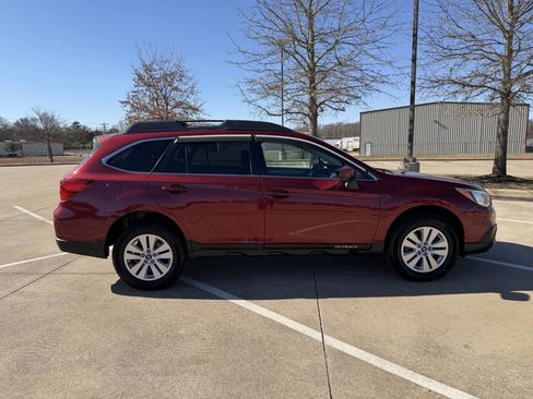 Used 2017 Subaru Outback 2.5i Premium AWD/4WD image 4