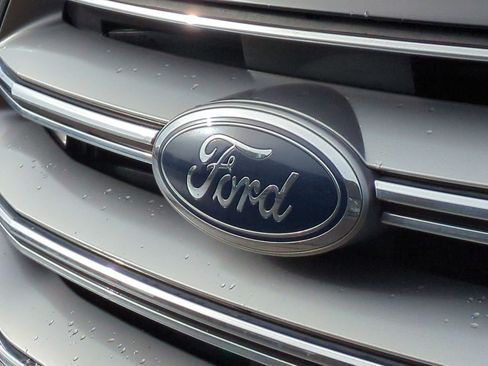 Used 2018 Ford Edge Titanium image 12