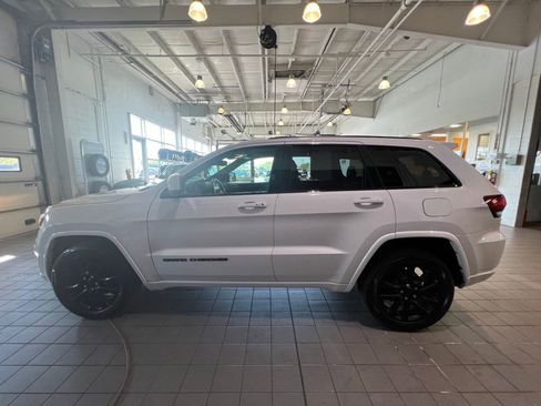 Used 2019 Jeep Grand Cherokee Altitude image 6