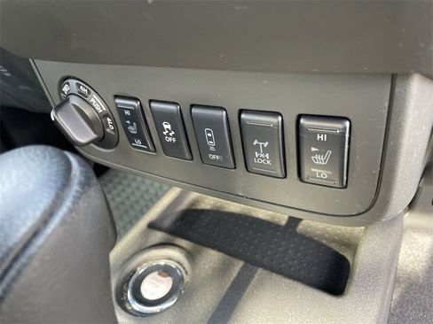 Used 2020 Nissan Frontier PRO-4X image 29
