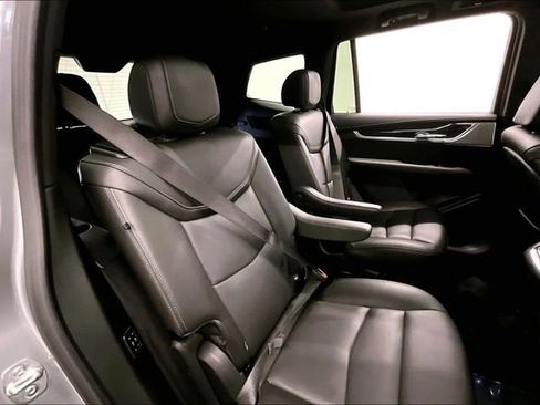 Used 2025 Cadillac XT6 Premium Luxury image 25