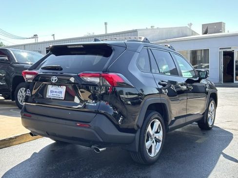 Used 2021 Toyota RAV4 XLE Premium AWD/4WD image 15