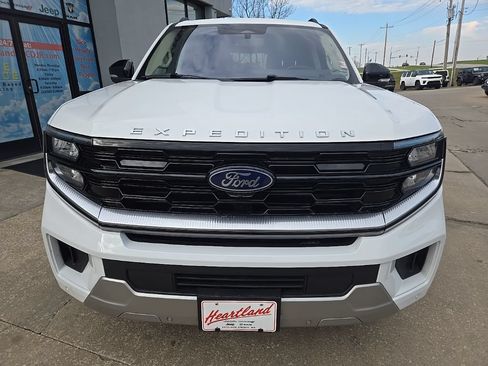 Used 2025 Ford Expedition Platinum AWD/4WD image 17