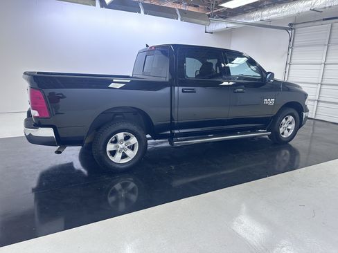Used 2019 RAM 1500 Classic SLT w/ Luxury Group AWD/4WD image 14