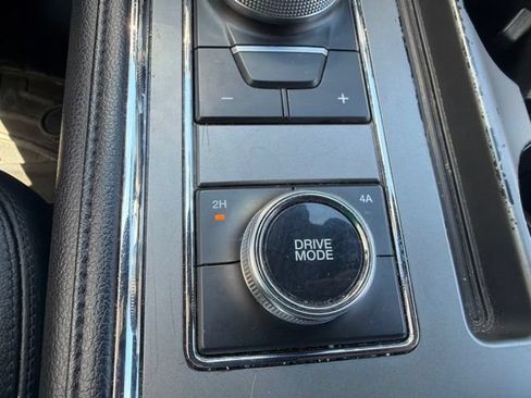 Used 2018 Ford Expedition XLT w/ Equipment Group 202A AWD/4WD image 31
