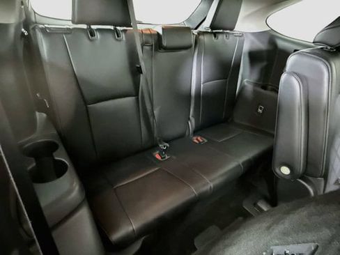 Used 2023 Toyota Highlander Platinum FWD image 27