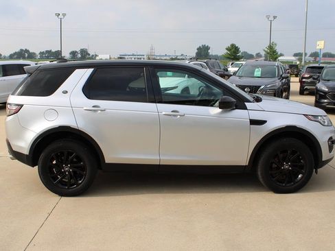 Used 2018 Land Rover Discovery Sport SE image 4