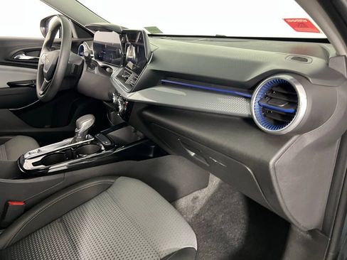 Used 2025 Chevrolet Trax LT image 30