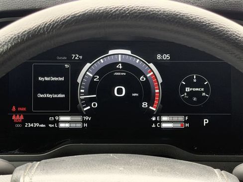 Used 2025 Toyota Tundra Limited w/ Power Package AWD/4WD image 15