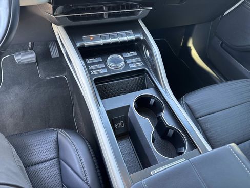 Used 2024 Lincoln Nautilus Reserve image 26