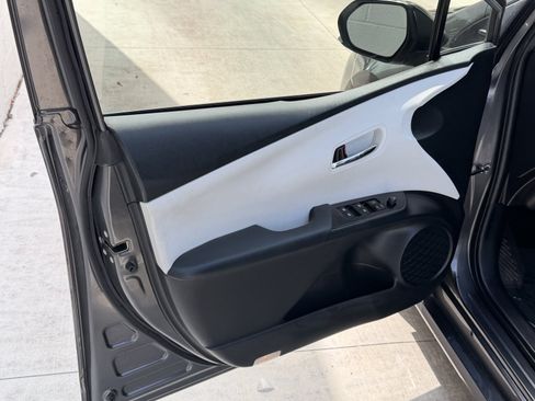 Used 2016 Toyota Prius Two FWD image 19