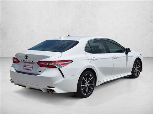 Used 2020 Toyota Camry SE w/ Blackout Package FWD image 5