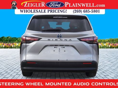 Used 2021 Toyota Sienna LE image 4