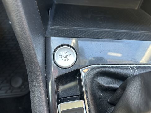 Used 2023 Volkswagen Tiguan SE image 17