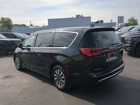 Used 2024 Chrysler Pacifica Limited FWD image 4