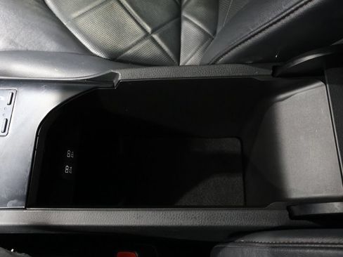 Used 2019 Toyota Camry XLE FWD image 29