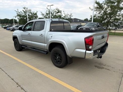 Used 2022 Toyota Tacoma SR5 RWD image 5