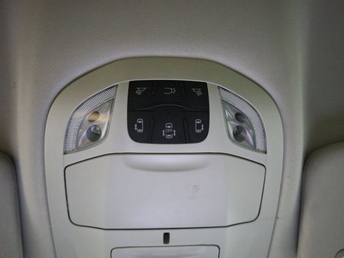 Used 2024 Chrysler Pacifica Touring-L image 34