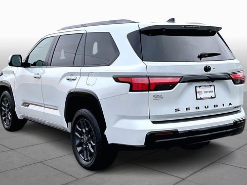 Used 2025 Toyota Sequoia Platinum image 10