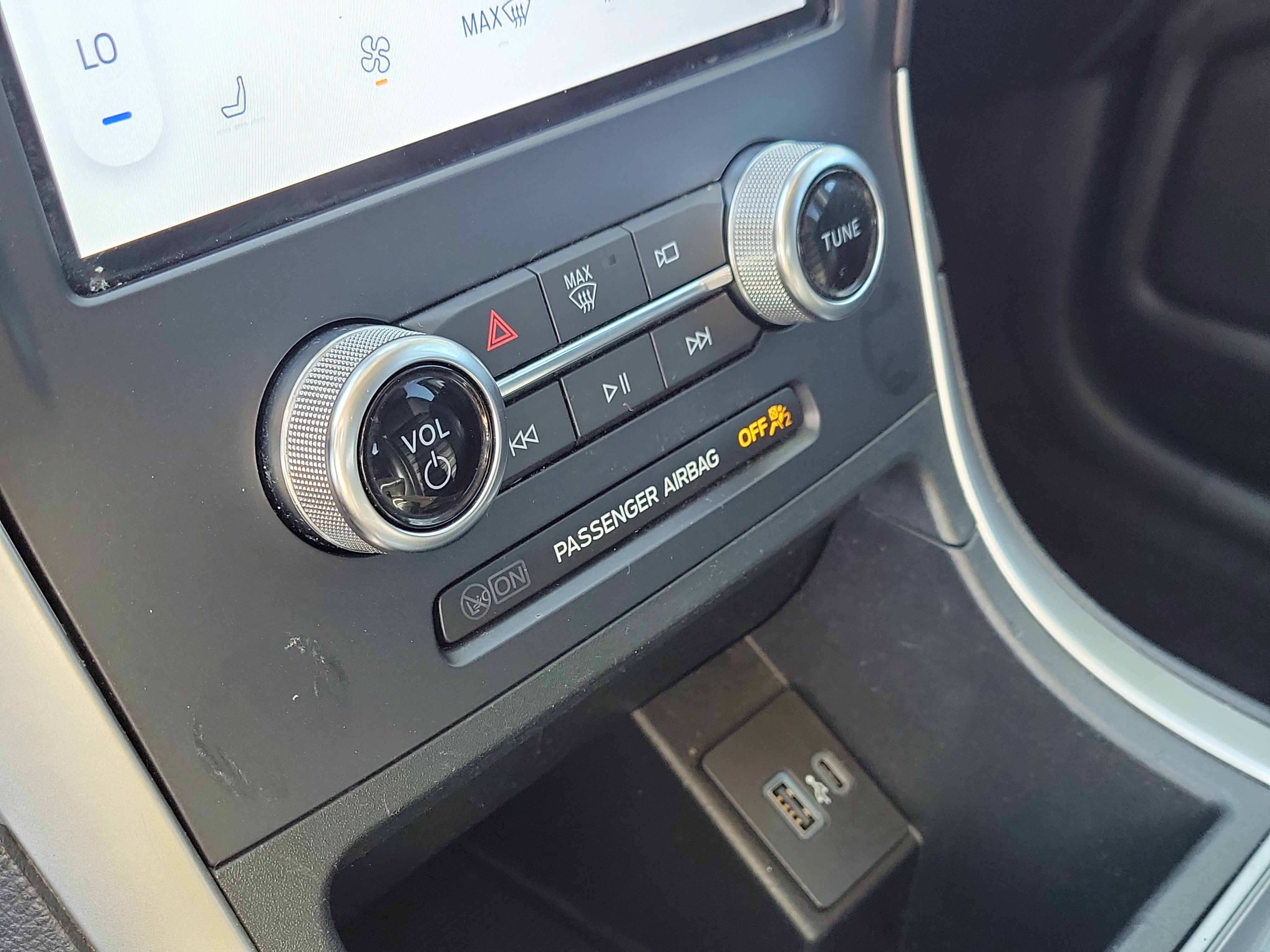 Used 2024 Ford Edge SEL AWD/4WD image 14