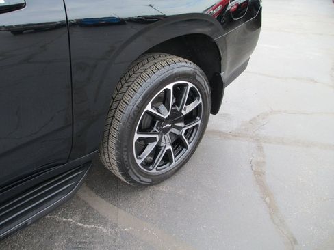 Used 2022 Chevrolet Suburban RST w/ Luxury Package image 11