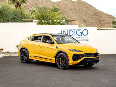 Used 2026 Lamborghini Urus SE AWD/4WD image 4