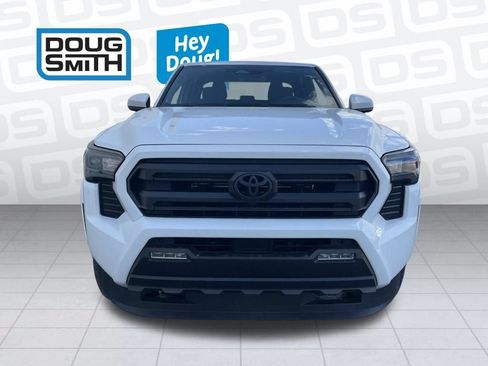 Used 2025 Toyota Tacoma SR5 AWD/4WD image 2