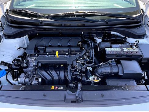 Used 2022 Hyundai Accent SE w/ Cargo Package FWD image 9
