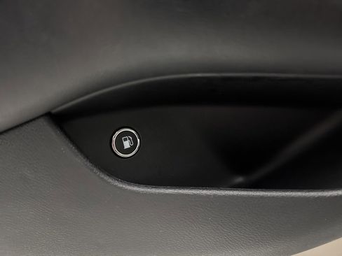 Used 2021 Chrysler Pacifica Touring-L image 26