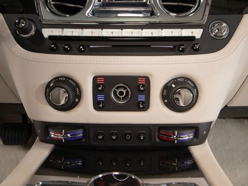 Used 2015 Rolls-Royce Ghost Extended Wheelbase RWD image 38
