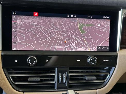 Used 2024 Porsche Macan image 6