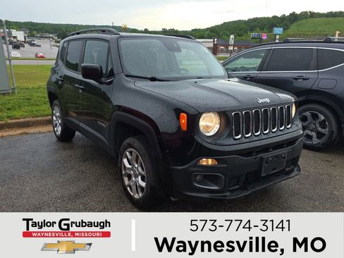 Used 2017 Jeep Renegade Latitude AWD/4WD image 1