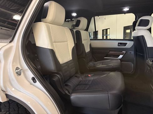 Used 2025 Toyota Sequoia Capstone AWD/4WD image 37