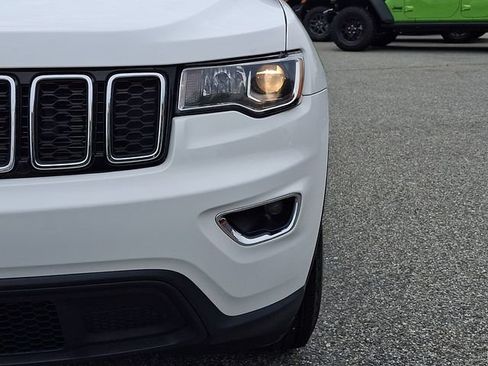 Used 2020 Jeep Grand Cherokee Laredo AWD/4WD image 9