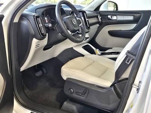 Certified 2023 Volvo XC40 B4 Plus w/ Protection Package Premier image 12