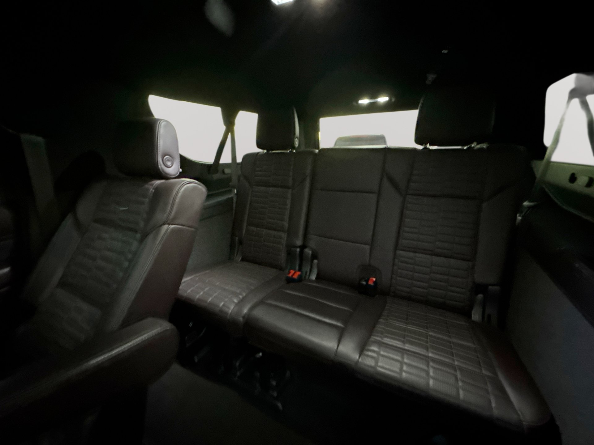 Used 2022 Cadillac Escalade ESV Premium Luxury Platinum AWD/4WD image 27